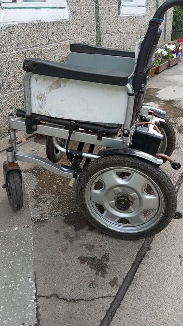 Другой транспорт: Продаю инвалидные коляски ручная и электрическая