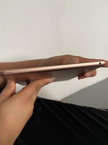 Планшеты: Apple iPad 9.7" (6‑го поколения), Wi‑Fi - Модель: iPad (6th gen) — 3