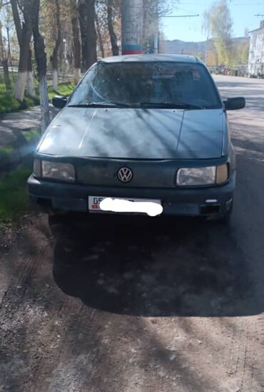 Транспорт: Volkswagen Passat: 1988 г., 1.8 л, Механика, Бензин, Седан
