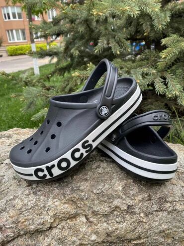 самые дешёвые: Эркектердин кроссовкасы, 42, Crocs, Жаңы, түсү - Кара, Акысыз жеткирүү