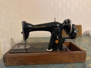 Toy paltarları və aksesuarları: Tikis masini satilir.unvan xalqlar