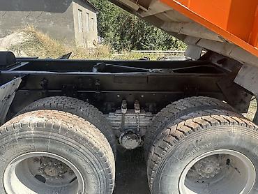 шина транспортного средства: Самосвал КАМАЗ 6×4 машина после кап ремонта собран с рамы в идеальном — 5