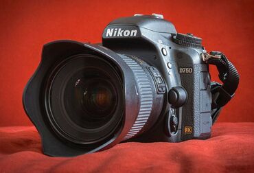 камера для дома: Nikon D750 представляет собой цифровую зеркальную камеру с