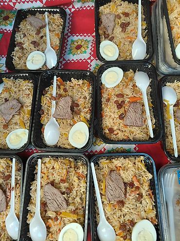 Готовые блюда, кулинария: Плов в индивидуальных контейнерах плов 1 кг +шакарап 1 вах 2400 — 4