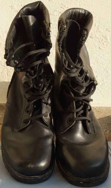 Botinkalar: Hərbi zabit çəkməsi Az işlənmiş hərbi zabit çəkməsi satılır. Ölçüsü — 3