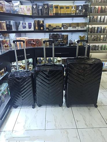 Çamadanlar: Sərnişin çamadan dəsti – 3 ölçü - Material: parlaq sərt korpus (yüngül — 1