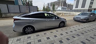 es гибрид: Toyota Prius: 2019 г., 1.8 л, Гибрид, Лифтбек — 4