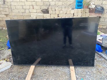 Televizorlar: Ekranları xarab müxtəlif ölçülərdə televizorlar satılır.Tədbirlərdə — 2