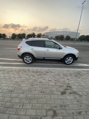 Nissan: Nissan Qashqai: 2 l | 2010 il Ofrouder/SUV — 3