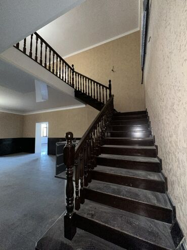 Долгосрочная аренда домов: 420 м², 7 комнат, Балкон застеклен, Забор, огорожен, Парковка — 13