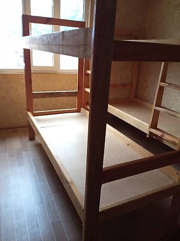 bunk bed: Двухьярустная кровать из чистого дерево.Без матраса — 2