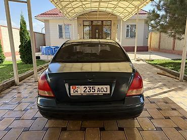 2001: Hyundai Elantra: 2001 г., Седан — 3