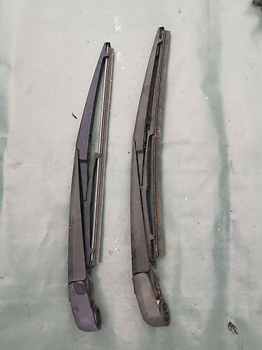 NOSAC METLICE ZADNJEG BRISACA ZA SUZUKI GRAND VITARA OD 2006. DO 2012