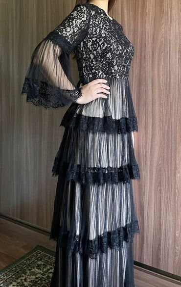 платья черный: Вечернее платье, Длинная модель, С рукавами, С пайетками