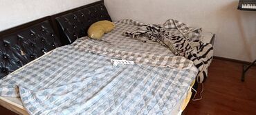 купить кровать полуторку с матрасом: Полутороспальная кровать, Материал каркаса: ЛДСП, Б/у, длина - 220 см, Ширина: 140 см