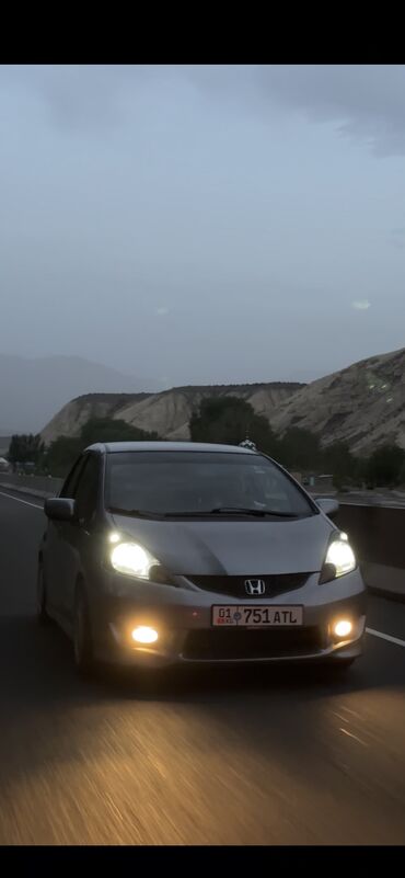Honda: Honda Fit: 2009 г., 1.5 л, Вариатор, Бензин, Хэтчбэк