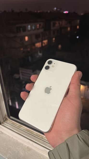 Apple iPhone: IPhone 11, 128 GB, Ağ, Simsiz şarj, Face ID