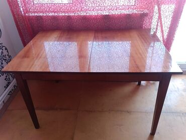 12 neferlik stol: Qonaq masası, Dördbucaq masa