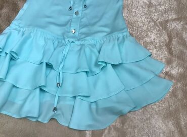 Gündəlik donlar: Платье декольте. Длина выше колена. Бренд: WAGGON (париж). Размер — 8