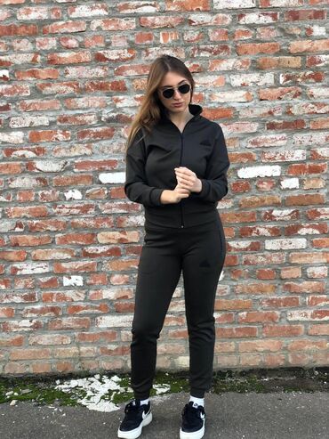 Gornji i donji deo: Adidas ženska trenerka

Novo
Pamuk scuba
Veličine s m l xl 2xl — 9