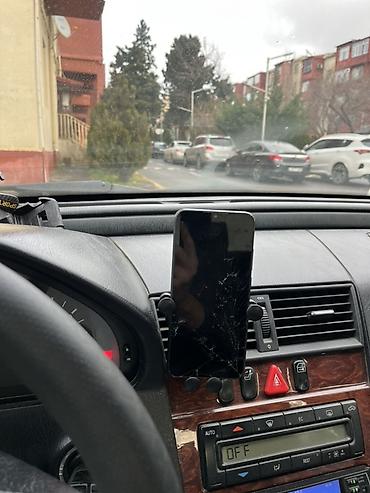ot bağlaması: Avtomobil üçün havaçıxışına taxılan telefon tutacağı Stokda cəmi 3 — 2