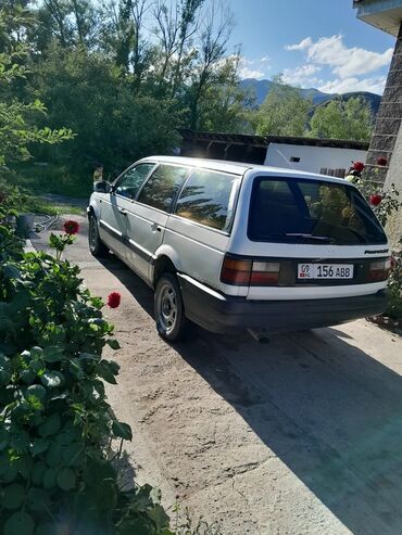 срочно только нал: Volkswagen Passat: 1990 г., 1.8 л, Механика, Бензин, Универсал