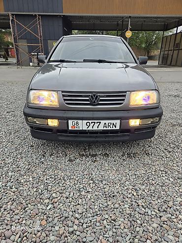 Volkswagen Vento: 1992 г., 1.8 л, Механика, Бензин, Седан