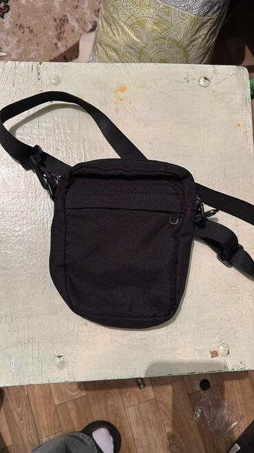 сумка для скрытого ношения оружия: Компактная черная сумка через плечо (кросс-боди). - Материал: плотная