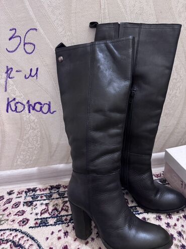 оптом ботинки: Высокие женские кожаные сапоги на каблуке. - Размер: 36 (отметка на