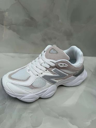 karl lagerfild: NB A klasa
36-45 
4500 din. ❤️‍🔥
O — 5