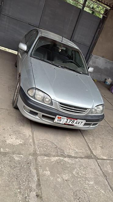 c class w204: Toyota Avensis: 2000 г., 1.8 л, Механика, Бензин, Хэтчбэк — 1