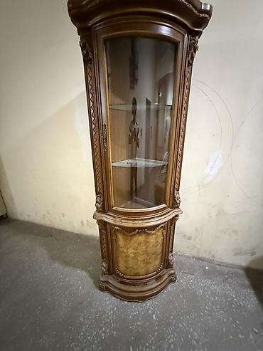 kunc dolablar: Klassik üslubda bəzədilmiş vitrin şkaf - Material: ağac əsaslı — 2