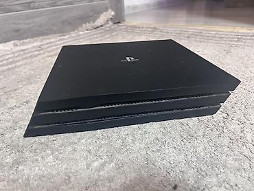 пл: Игровая приставка Sony PlayStation 4 Pro. Модель в фирменном черном — 3