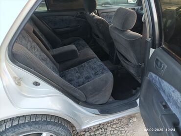 тайотта аристо: Седан Toyota Carina (правый руль), серебристый цвет кузова