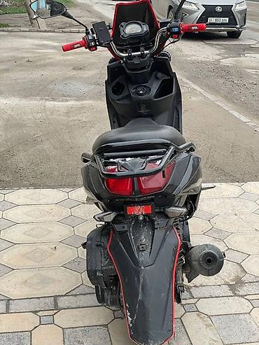 Скутеры: Скутер (мопед) 180куб, бензиновый Описание: - Категория: скутер/мопед — 4