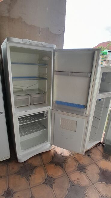 холодильник табылга: Муздаткыч Indesit, Эки камералуу