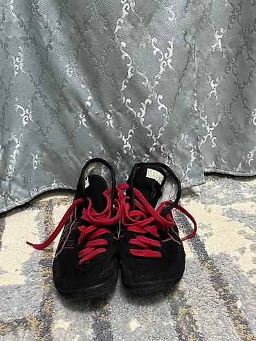 футбольные ботасы: Мужские кроссовки, 41, Asics, Б/у, цвет - Черный, Самовывоз — 2