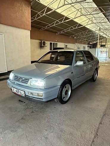 авто ижара: Volkswagen Vento: 1996 г., 1.6 л, Кол менен иштөөчү, Бензин, Седан — 4
