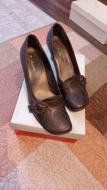 замшевые туфли вечерние: Туфли, 38.5, Clarks, Колдонулган, түсү - Күрөң