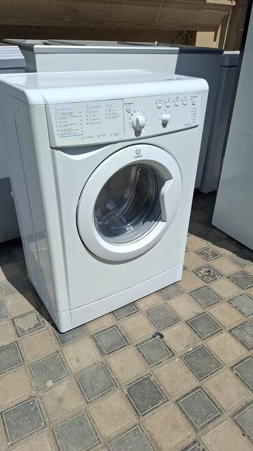 Paltaryuyan maşınlar: Paltaryuyan maşın Indesit, 5 kq, Ödənişli çatdırılma