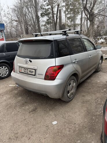 Toyota: Toyota ist: 2003 г., 1.5 л, Автомат, Бензин, Седан