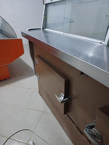 Soyuducu avadanlığı: Soyuducu vitrin – mağaza/supermarket üçün 2 ede var. ikisinide alana — 4