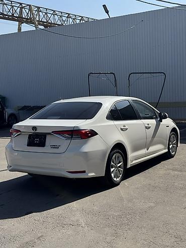 Toyota: Toyota Corolla: 2022 г., 1.8 л, Вариатор, Гибрид, Седан — 5
