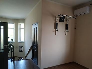 Продажа коттеджей и домов: Продается 2-этажный дом в центральной части г. Бишкек, пер — 10