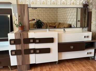 tv stend işlənmiş: Düz TV altlığı, Polkalı, Laminat