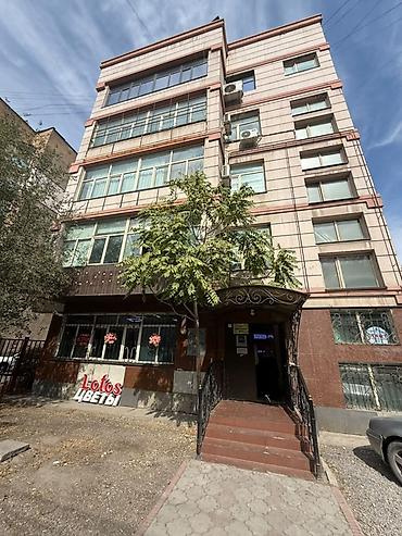 Продажа коммерческой недвижимости: Продажа магазинов В жилом доме, 66 м², Косметический ремонт, Отдельный вход, Цокольный этаж этаж — 1