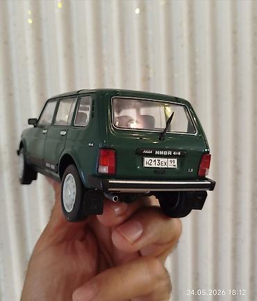 cd disk: Məhsul: LADA Niva 4x4 (VAZ‑2131) maket avtomobil - Miqyas: təxmini — 4