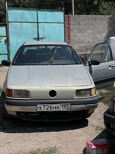 210 4.3: Volkswagen Passat: 1992 г., Седан — 1