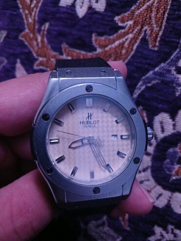 часы наручные восток амфибия: Кварцевые часы Hublot с циферблатом светло-бежевого оттенка. Корпус