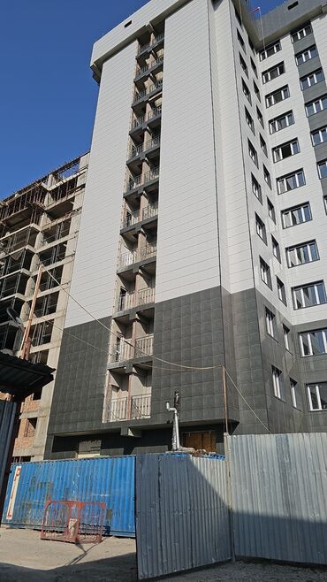 3 комнатная квартира бишкек: 3 бөлмө, 100 кв. м, Элитка, 4 кабат, ПСО (өзү оңдоп түзөтүп бүтүү үчүн)